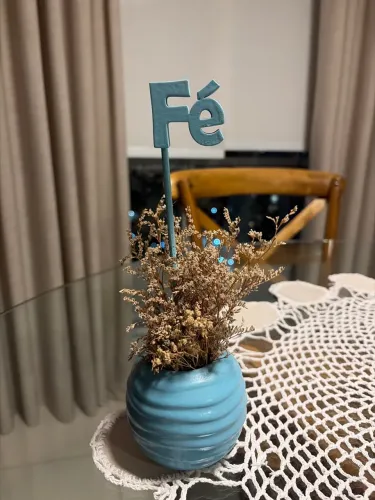 Vaso de planta artificial com Palavra fé