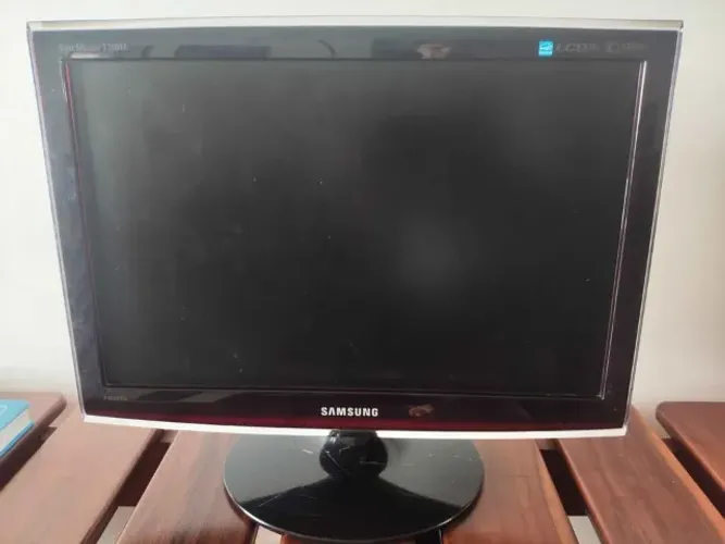 TV Monitor Samsung 20"