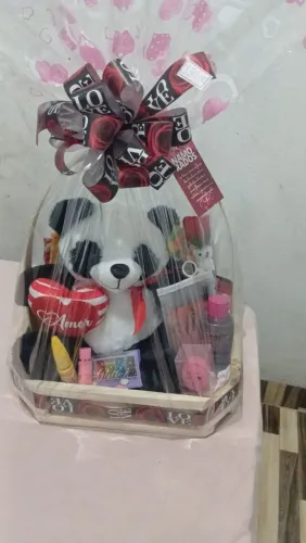 Cesta de dia dos namorados de maquiagem 