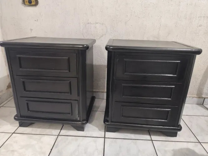 2 criados mudo de madeira maciça