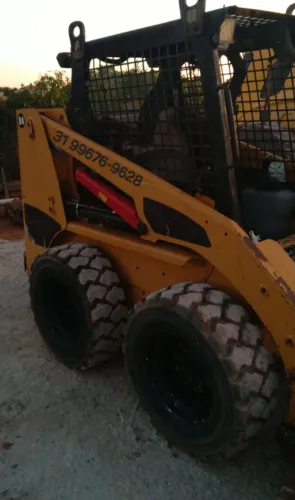 Mini Carregadeira Caterpillar 216B3 cabine aberta