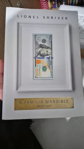 A família Mandible - Lionel Shriver (USADO) 444 PÁGINAS