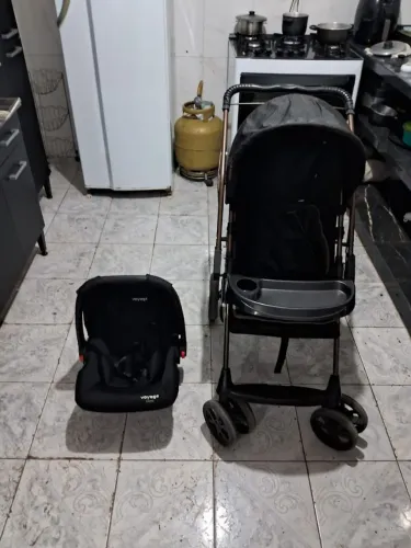 CARRINHO DE BEBÊ E BEBÊ CONFORTO NOVO USADO POUCAS AS VEZES, DIVIDO NO CARTÃO.