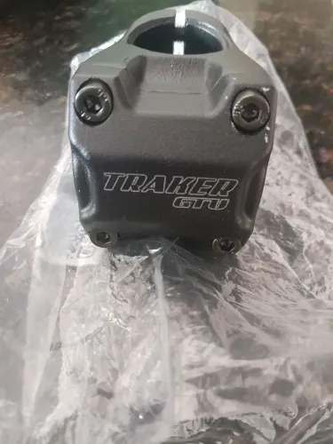 Vendo mesinha TRAKER gtu curta nova original