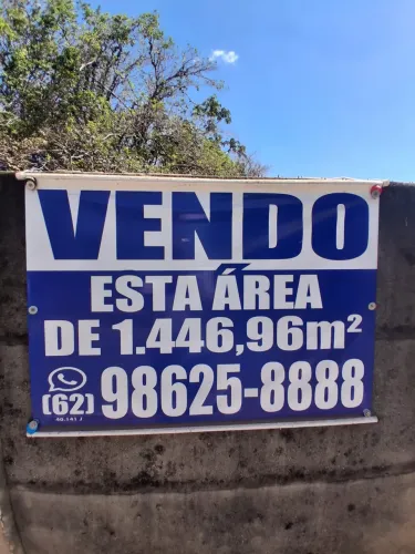 Em Hidrolandia no Centro da Cidade vendo uma area de 1.446,96 m2 .