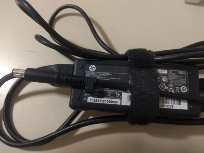 V/vendo fonte de notebook HP original por 50 reais para vir retirar ok não faço entrega