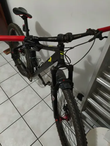 Bicicleta MTB top de linha