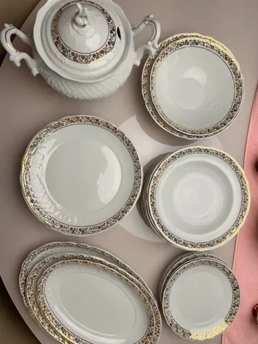 Aparelho de jantar de porcelana maravilhoso