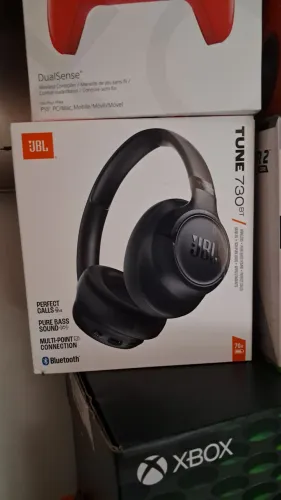 vendo fone Jbl tune730, semi novo usado poucas vezes, possuí nota fiscal.<br>Valor: R$300,00