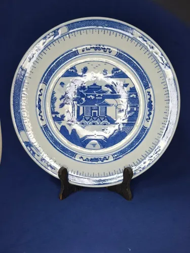 Prato de porcelana chinês