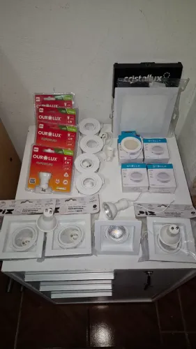 Lâmpadas Dicroica, e Luminárias quadrada todas de embutir