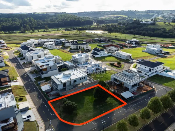 Exclusivo Lote de Esquina no Condomínio Villa Di Sorrento