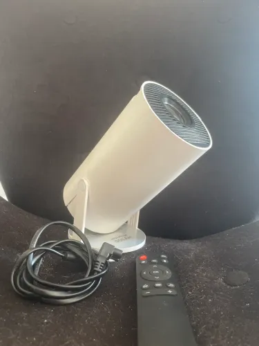 Projetor HY300 pouco ultilizado
