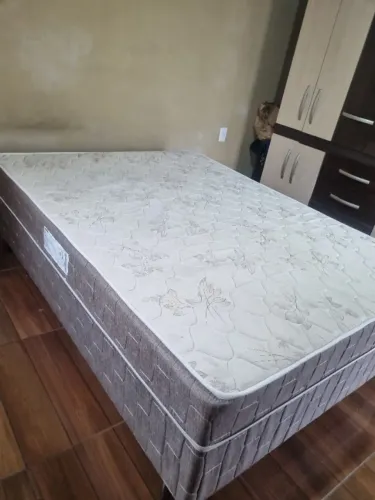 Cama box com colchão UmaFlex em ótimo estado ( casal/queen)