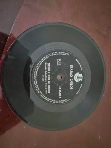 Compacto Vinil Erasmo Carlos - Sentado à Beira do Caminho / Johnny Furacão (RGE, 1969)