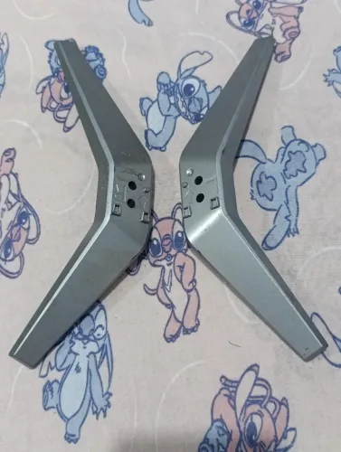 pedestal originais para TVs Philips, modelos como 50PUG6513/78 e 55PUG6513/78.