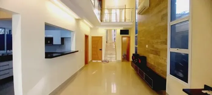 Casa em Condomínio com 3 Quarto(s) e 5 banheiro(s) para Alugar, 250 m² por R$ 8873 / Mês
