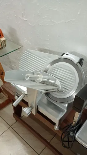 Máquina de cortar frios