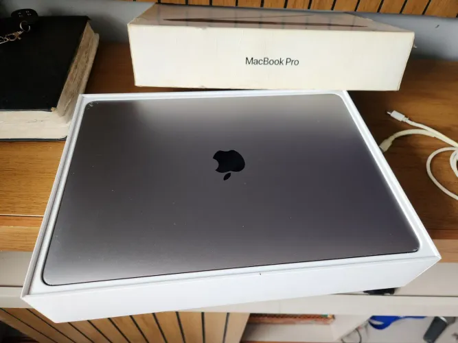 MacBook Pro 13" 2019 | Touch Bar |<br>Pegando tudo , com icloud livre
