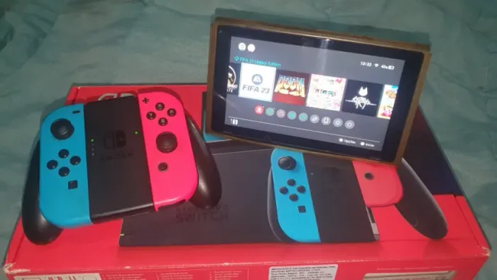 nintendo switch v2 na caixa, com nota, jogos e embalagens internas originais, perfeito.