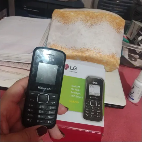 Vendo celular dual Sim FM rádio torch lignt 3.5piEarjack