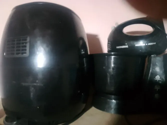 Fryer e uma batedeira 