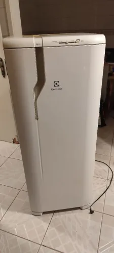 Geladeira Electrolux RE31