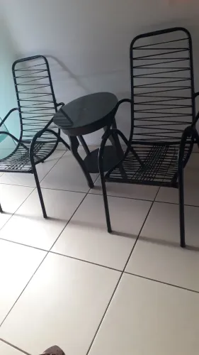Vendo uma mesa com 2 cadeiras de espaguete