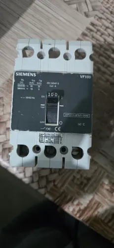 disjuntor em caixa moldada tripolar Siemens VF100 modelo 3VF2213-0FS41-0AA0