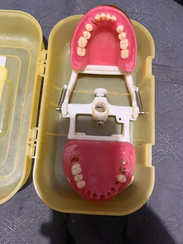 Vende-se Manequim odontológico de cirugia 