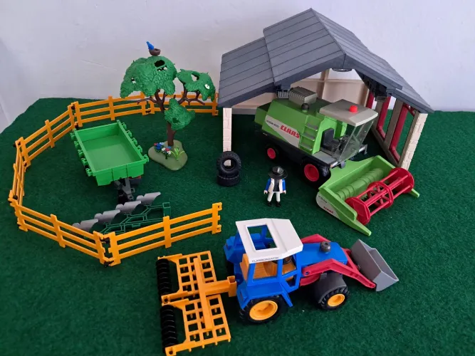Playmobi Veículos Maquinarios da Fazendinha com Galpão