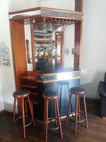 Bar de Canto em Madeira Maciça