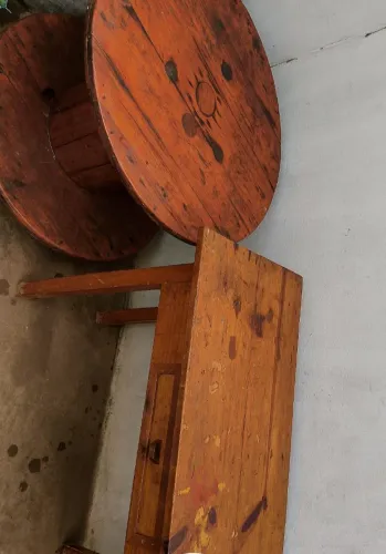 Vendo mesinha e aparador rustico