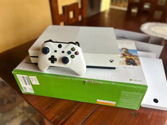 XBOX ONE S 1TB SEMINOVO 