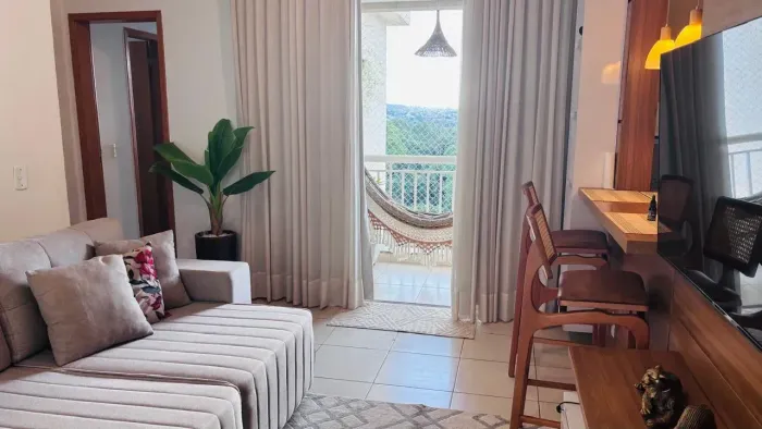 Apartamento no Condomínio Happy Days. Com 2 qrts, sendo 1 suíte, 1 vaga de garagem