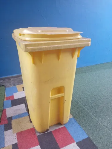Lixeira container