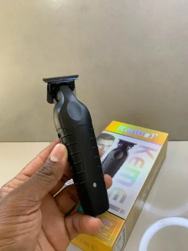 Máquina de Acabamento Kemei KM-2299 Profissional Sem Fio (Nova na Caixa)