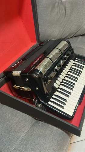 Acordeon HOHNER alemã 120 baixos 4º de voz