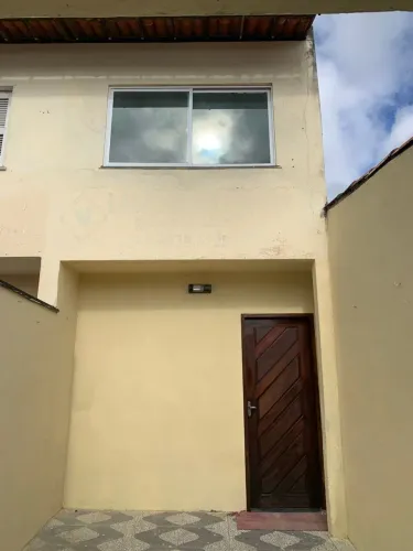 Casa com 2 Quarto(s) e 2 banheiro(s) para Alugar, 80 m² por R$ 1100 / Mês