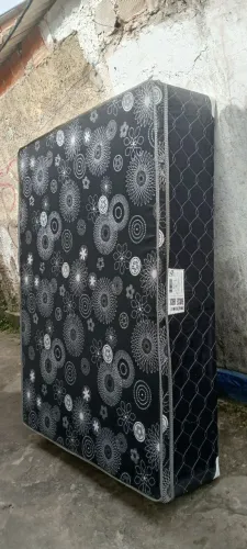 Vende essa cama de casal por 200 reais