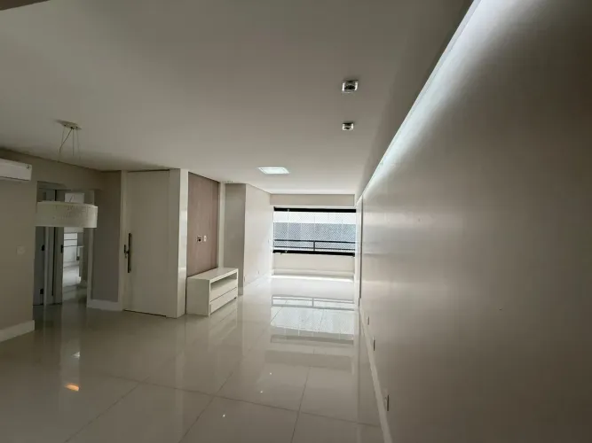 Apartamento 3 quartos com suíte, varanda e 2 vagas à venda na Pituba 85,37 m²