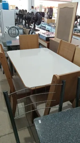 Mesa com 4 cadeiras