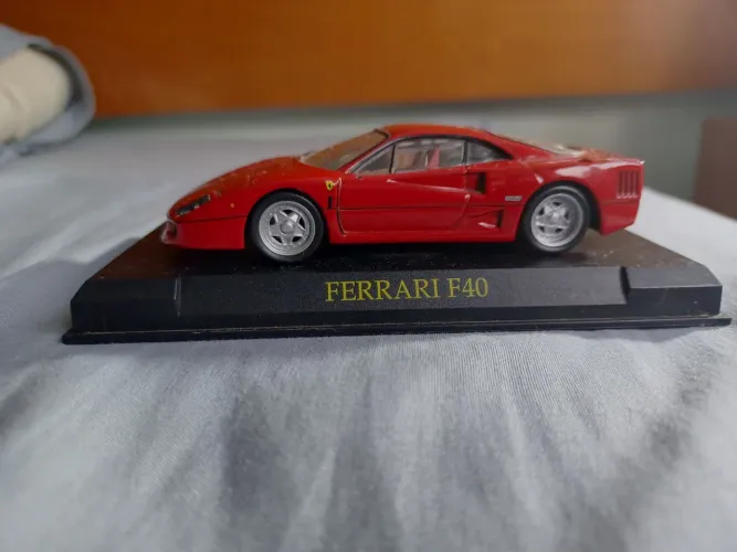 Miniatura Ferrari Vermelha