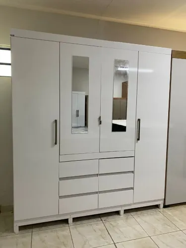 Guarda roupa casal C/amplo espaço e divisórias novo a pronta entrega