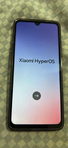 Vendo xaiome 14 c 256 gigas vendo por 500 reais praticamente novo tem todo os acessórios