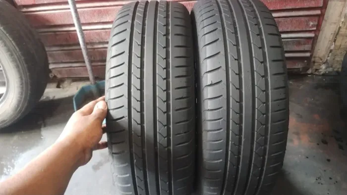 Pneus seminovos Aro 15 205 60 15 valor do par 450 ,00 reais