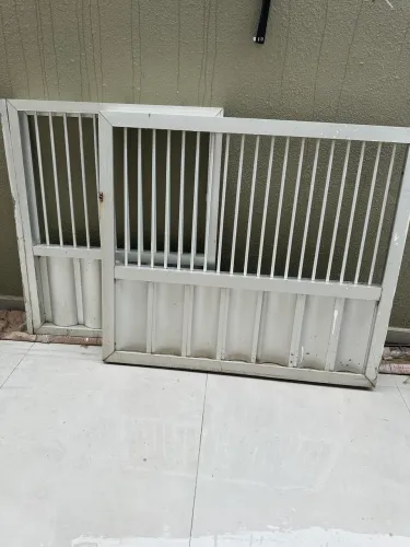 2 portados 2x1m, alumínio, para fechamento de corredores e laterais. 