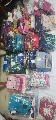 Vendem-se lote de roupas novas
