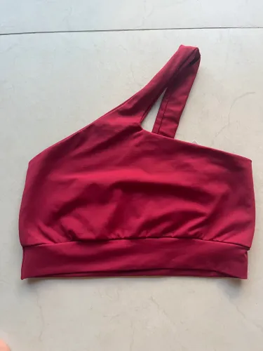 Top de academia vermelho/vinho ombro único NOVO