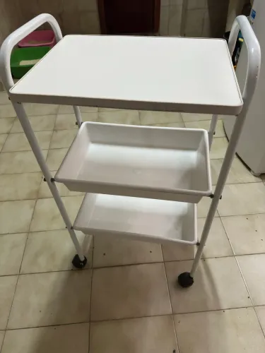 Carrinho auxiliar para estética